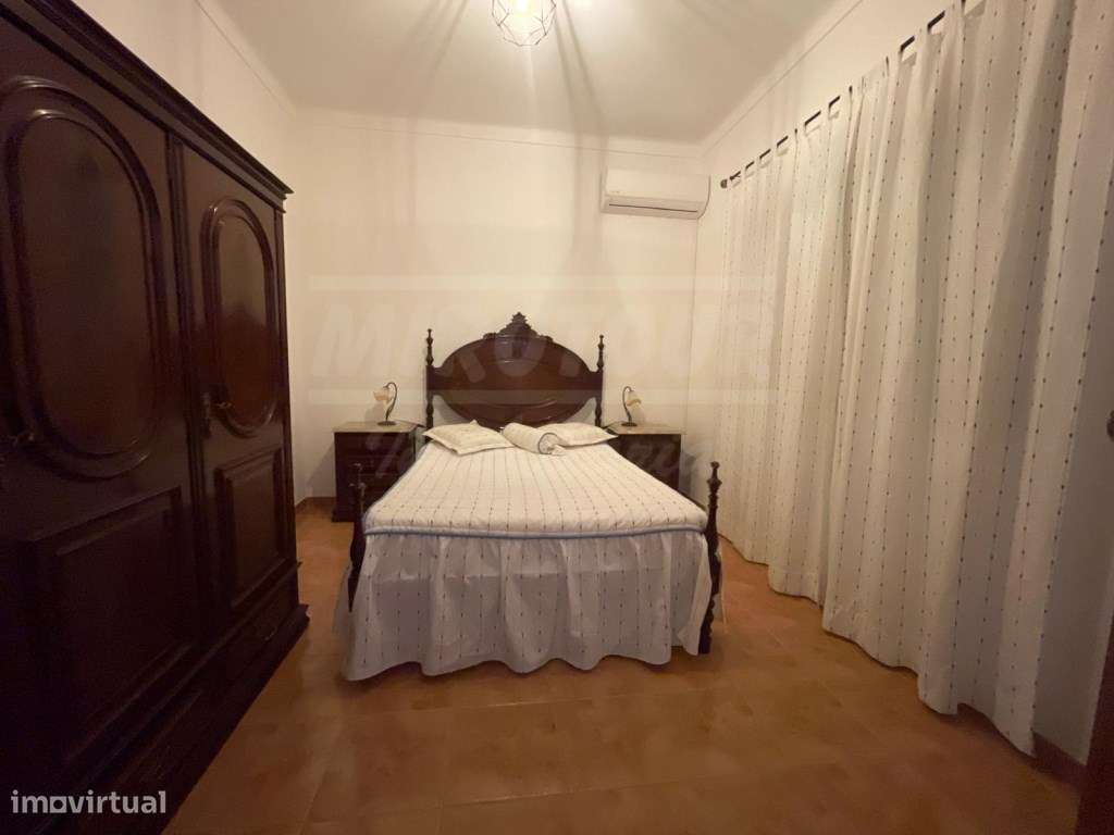 Moradia T4+3 com garagem, terraço e logradouro nas Ermidas-Sado-16