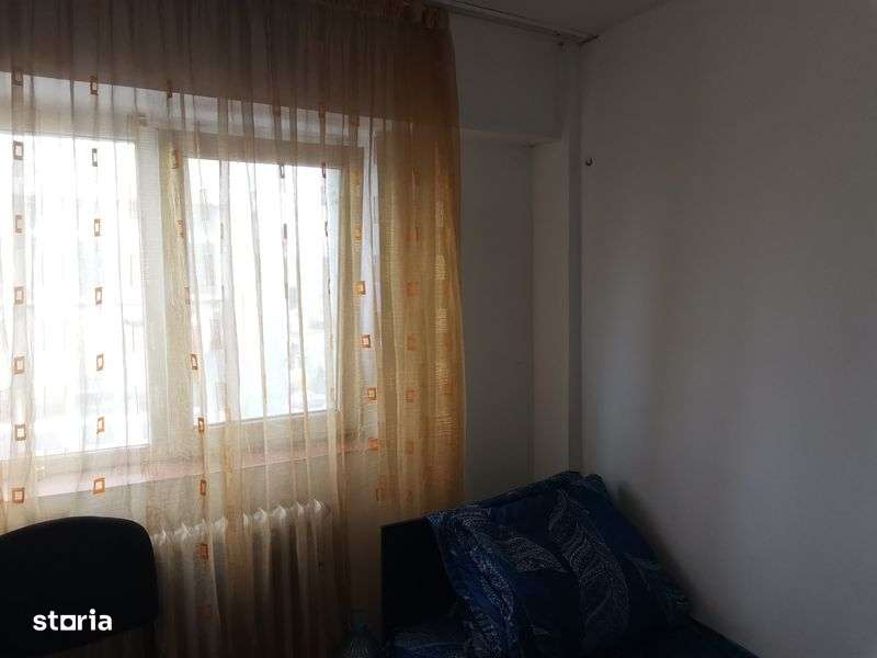 Vand apartament in centru Rovinari  4 camere - Imagine principală: 5/8