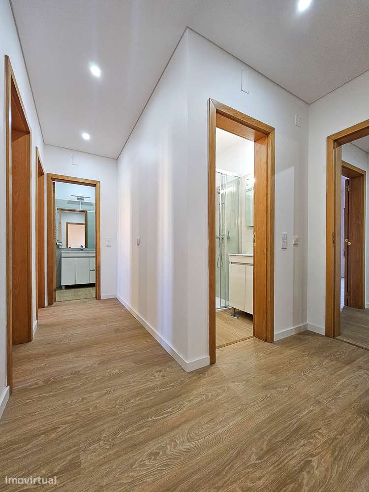 Apartamento Familiar Remodelado: Conforto e Comodidade na Sua Nova Cas-27