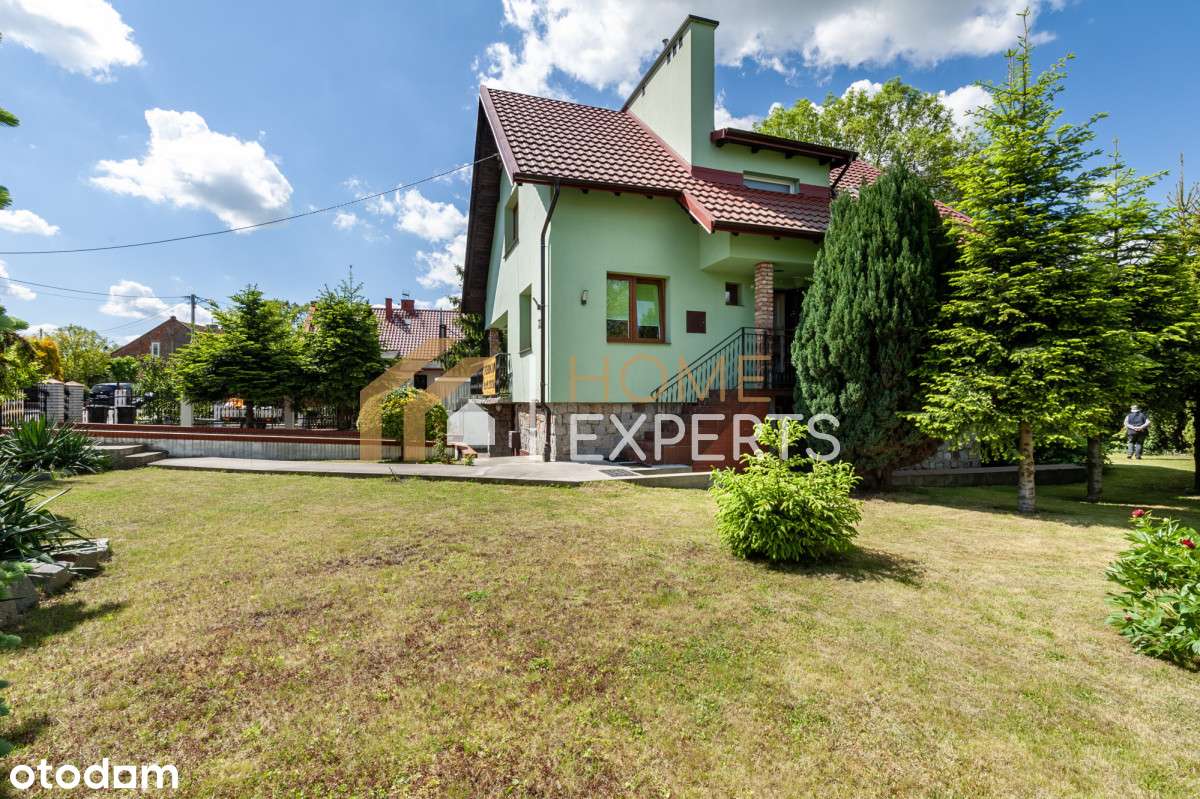 Piękny dom z dwoma garażami i pięknym ogrodem - Pełny obrazek: 1/20