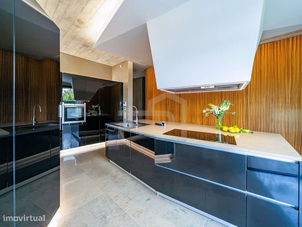 Exclusiva Moradia de Luxo com Design Contemporâneo-18