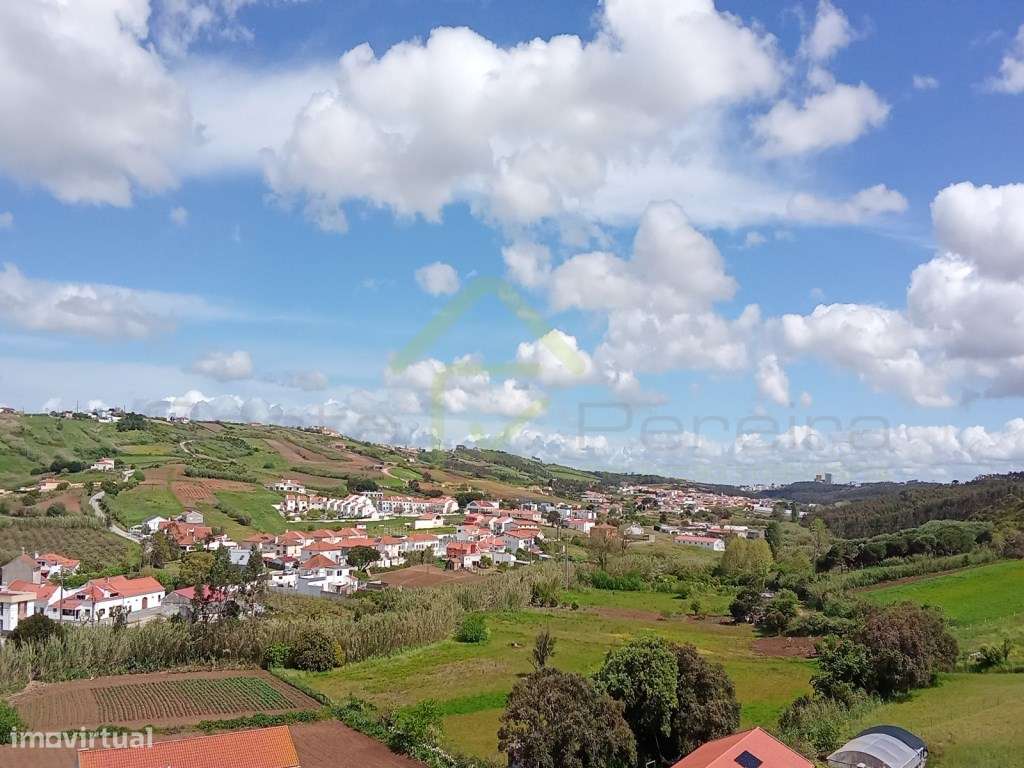 Moradia T3 +1 com espaço exterior e vista campo a minutos das Praias-24
