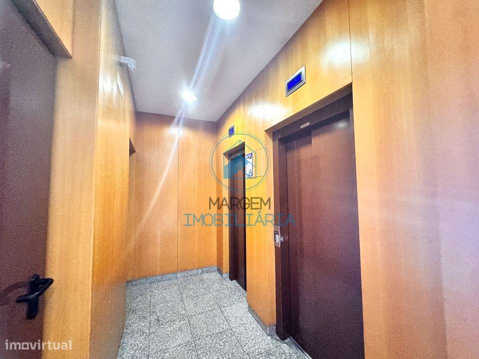 T2 com 2 varandas e garagem | Centro Famalicão-12