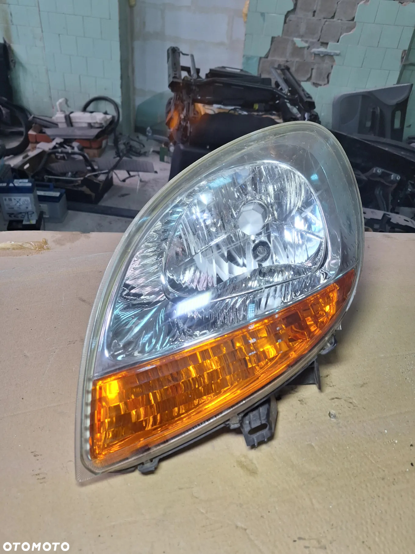 RENAULT KANGO LIFT  lampa lewa lub prawa przód  8200150617 - 2