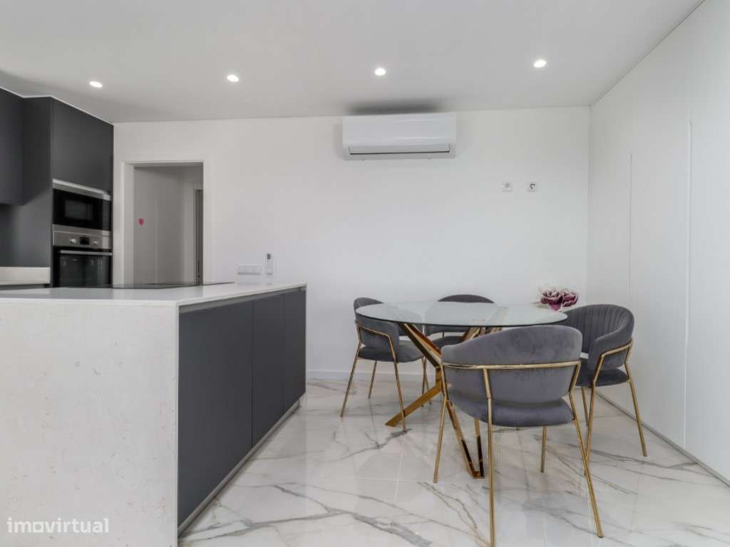 Moradia T4+1 Nova com Piscina Aquecida e Ginásio em Vidro Luxo, Con... - Grande imagem: 4/31