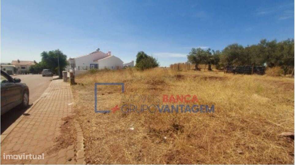 Lote de terreno urbano infraestruturado, destinado à construção de... - Grande imagem: 4/8