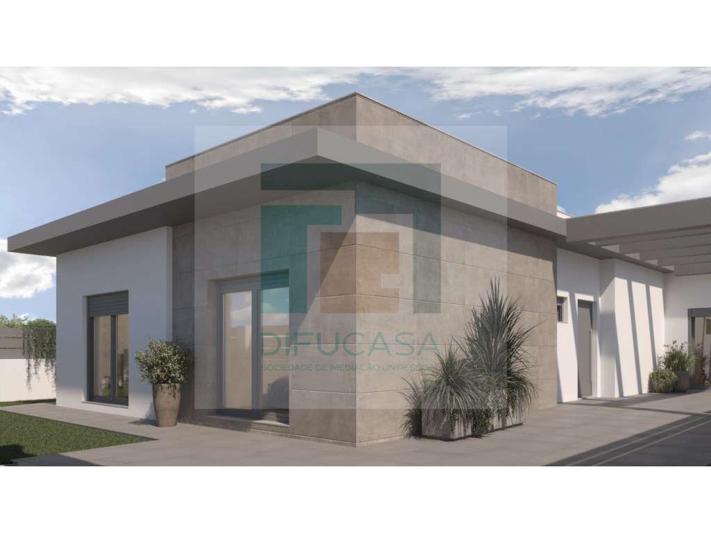 Moradia Isolada T4 c/ Opção de Piscina-8