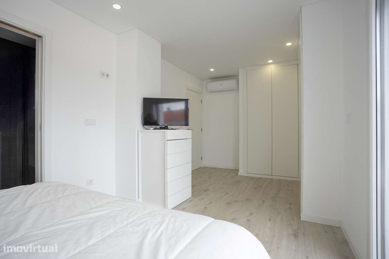 Moradia T4 Semi-Nova-16