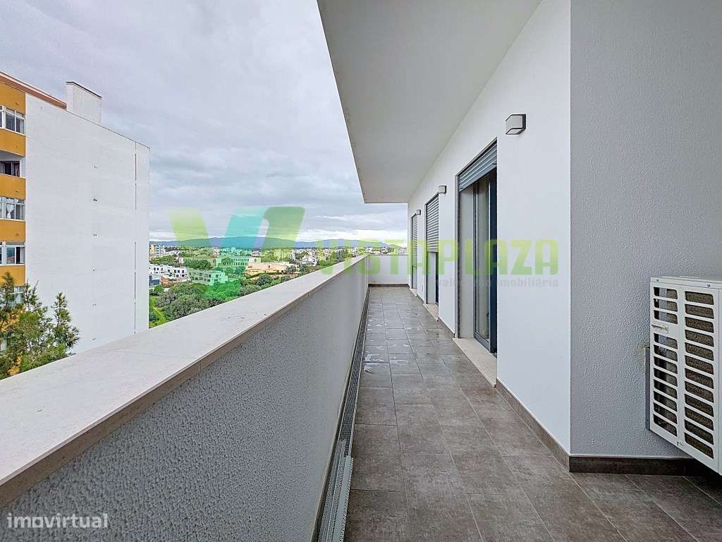 Apartamento T4 Acabamentos de Luxo na Urbanização do Fojo, Portimão-17