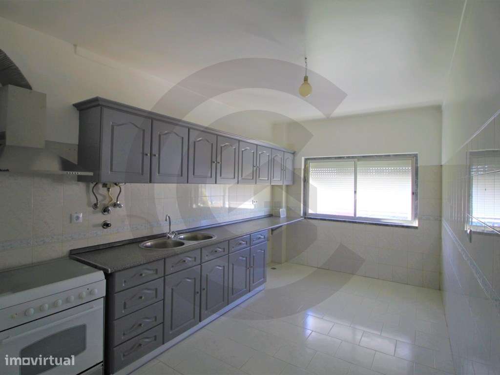 Vende-se Apartamento T3 com Boas Áreas - Alto do Bexiga - Grande imagem: 3/4