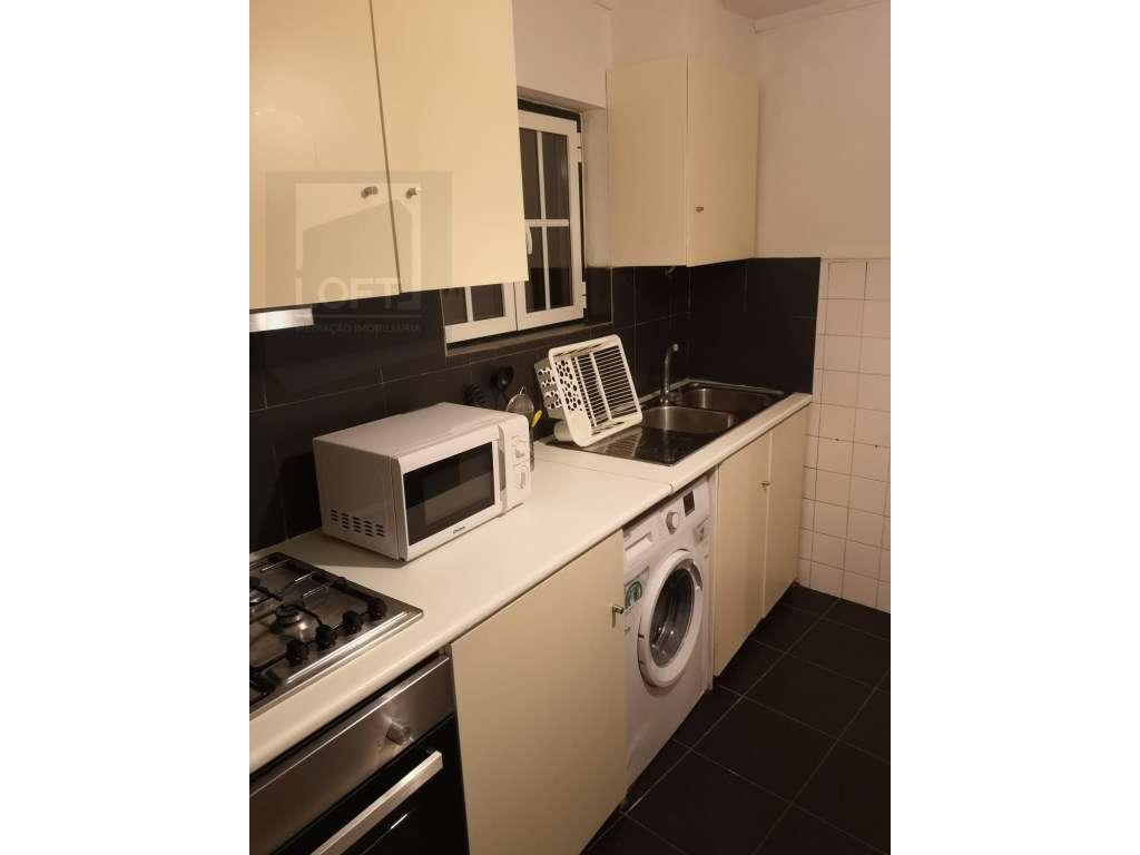 Condomínio com 6 Moradias V2 /V3 Mobiladas e Equipadas-40