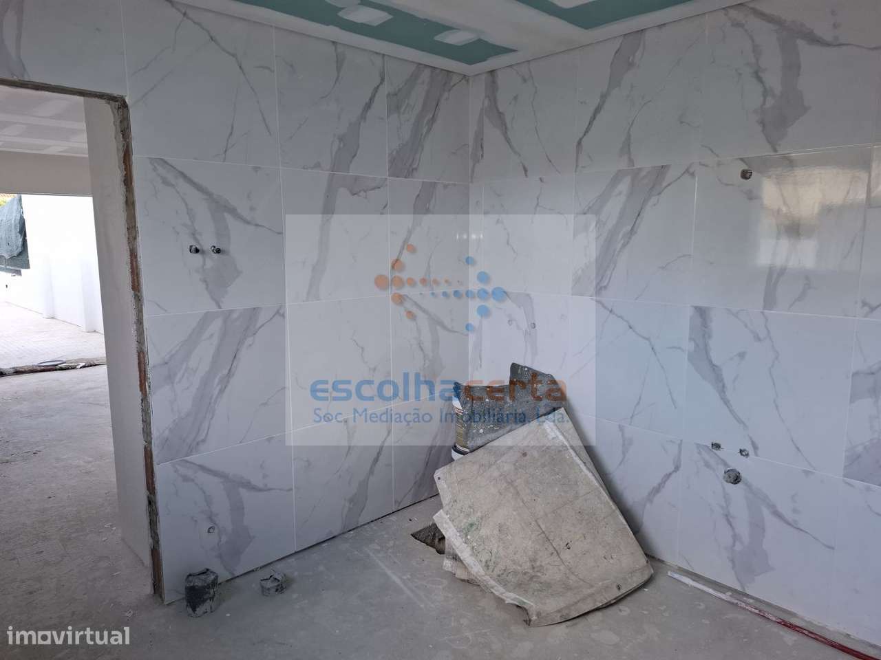 MORADIA TÉRREA T4 ISOLADA EM CONSTRUÇÃO - FERNÃO FERRO-8