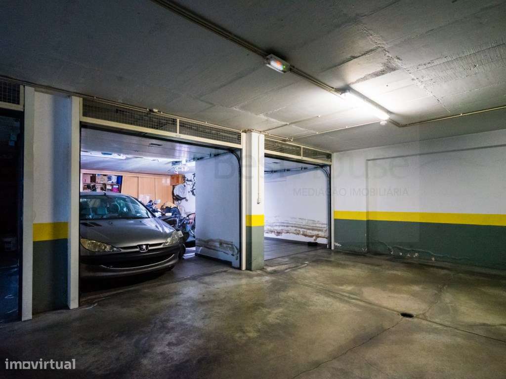 T3 Queluz com Terraço , garagem e suite.-32