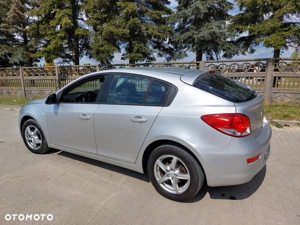 Chevrolet Cruze - 10