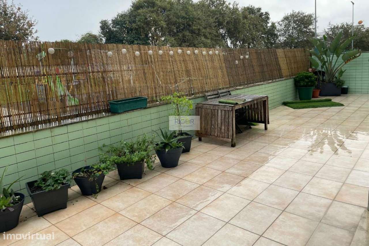 Apartamento T2 com terraço de 41m2 em Moreira da Maia-16