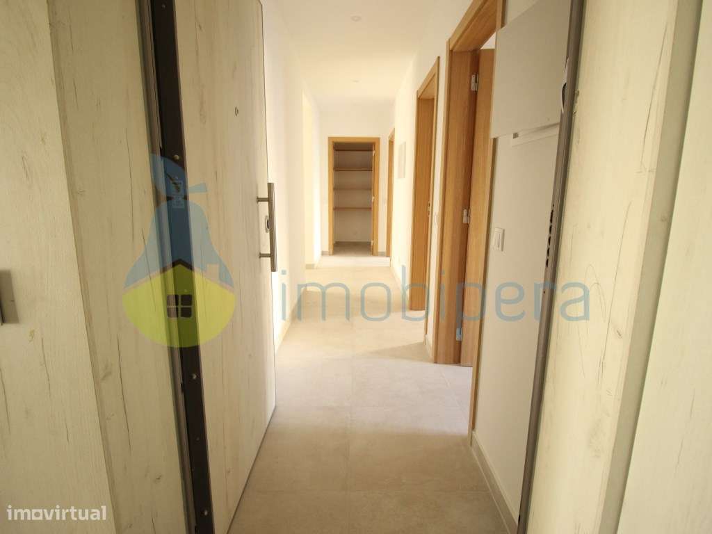 Apartamento T2 (1+1) NOVO, a 200 m da praia , situado a sul da Via ...-1