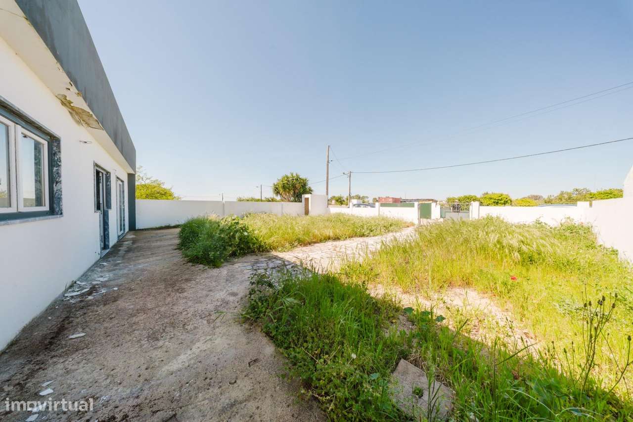 Moradia T3 Isolada por Renovar | Bairro Novo da Jardia, Montijo-30