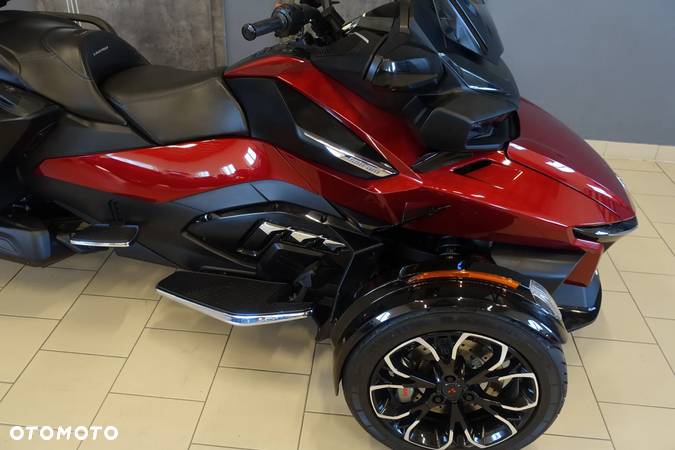 Can-Am Spyder - 12