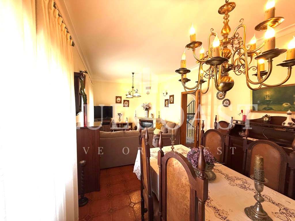 Moradia V4 com 3 Pisos - Espaço e Conforto-9