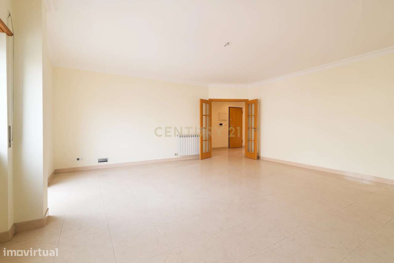 Apartamento T4 no Centro de Odivelas com Parqueamento para 3 Viaturas - Grande imagem: 2/35