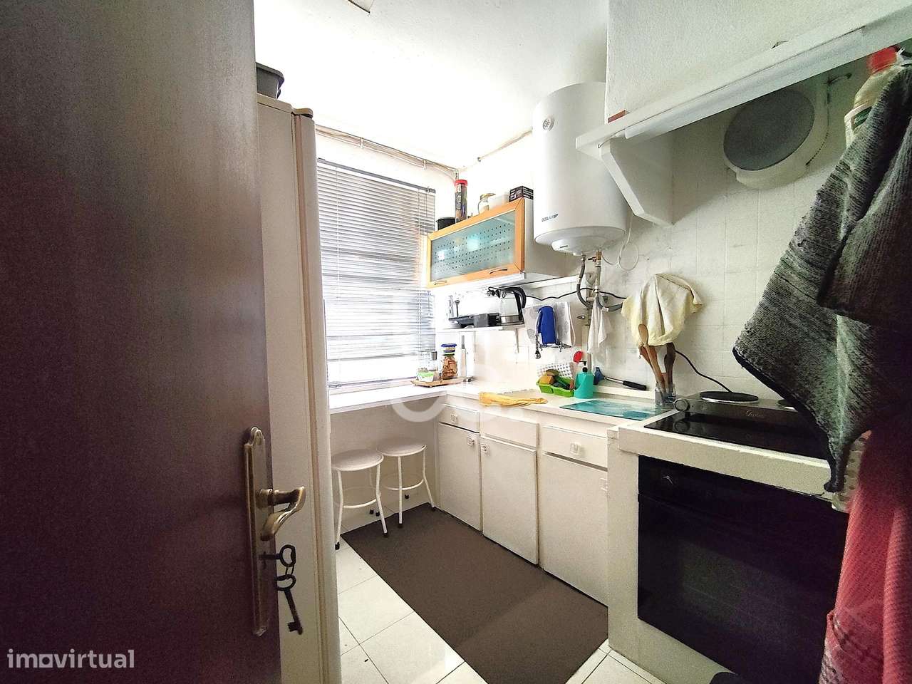 Prédio na Avenida de Lisboa em Casal de Cambra. - Grande imagem: 5/46