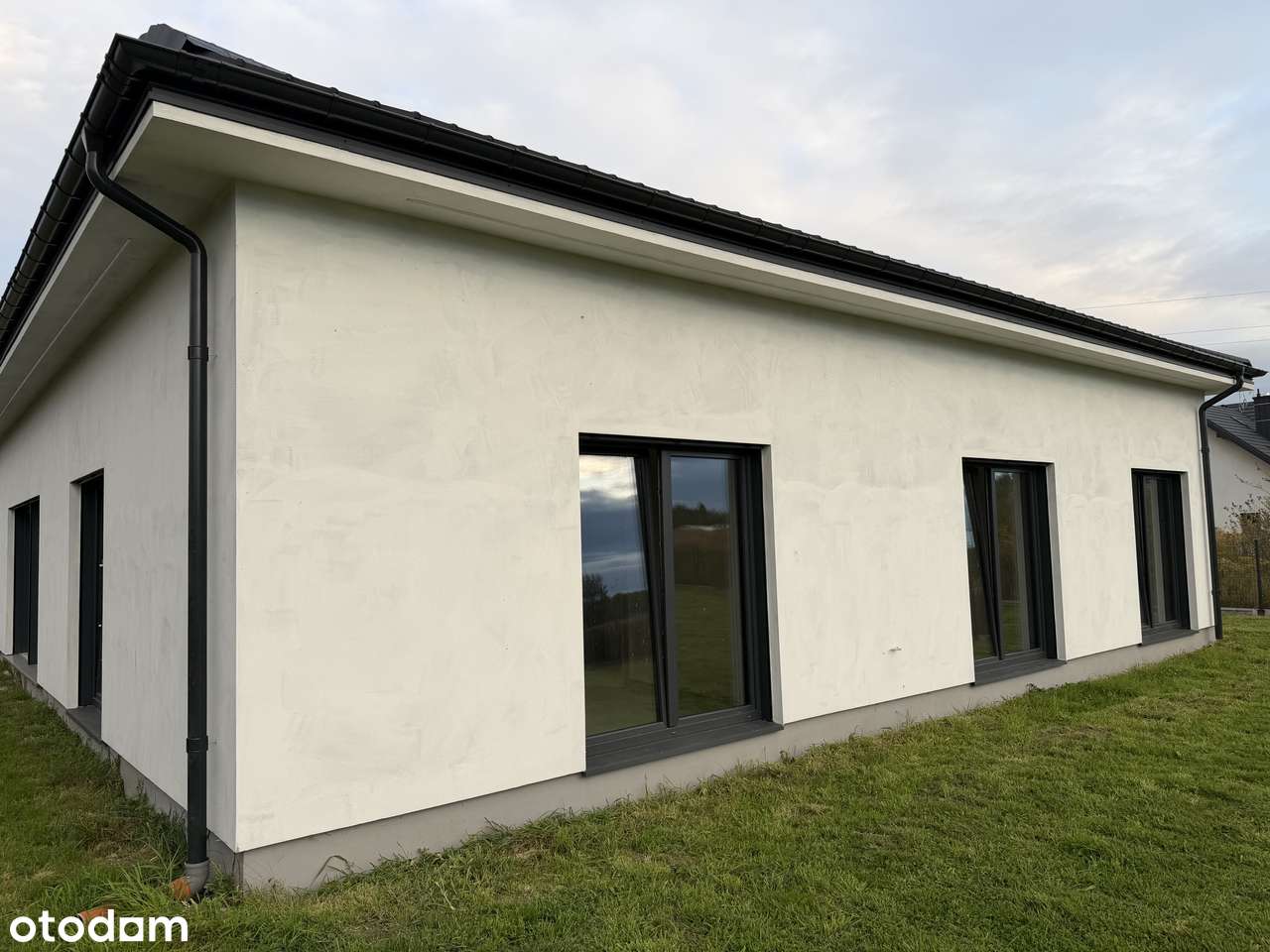 Nowoczesny dom parterowy z garażem 160m2 - Pełny obrazek: 5/19