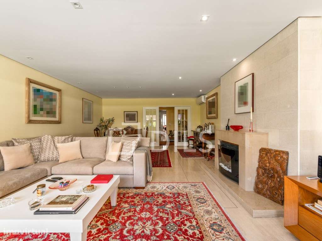 Apartamento T3, com boas áreas, junto ao Casino Estoril - Grande imagem: 2/31