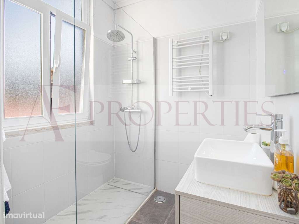 Apartamento T3 com charme lisboeta junto ao Marquês de Pombal-10