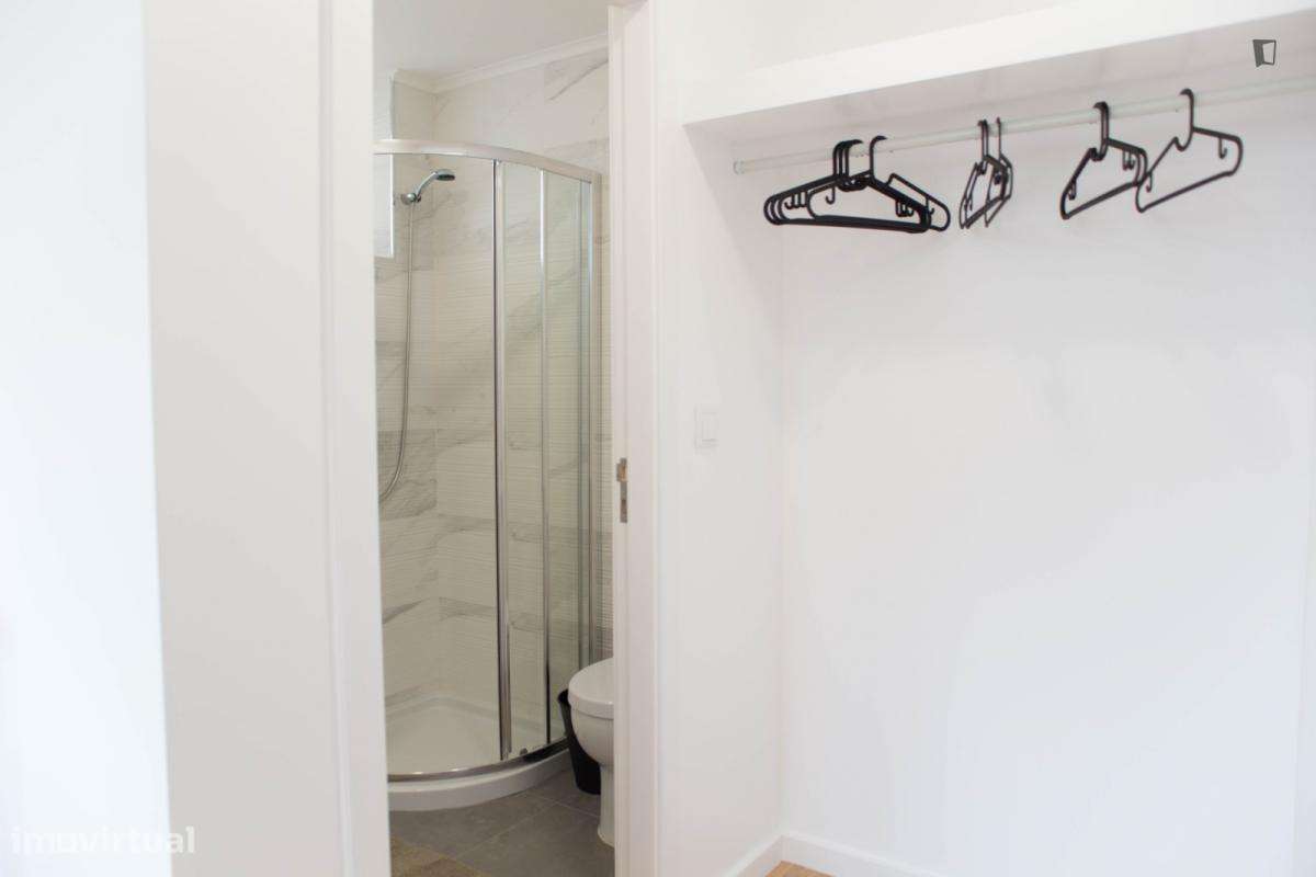 Quarto - localizado em Rio Tinto Porto - Grande imagem: 2/21