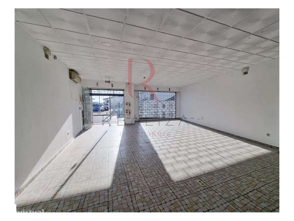 Loja com box, escritório e arrecadação em Amora - Seixal - Grande imagem: 2/12