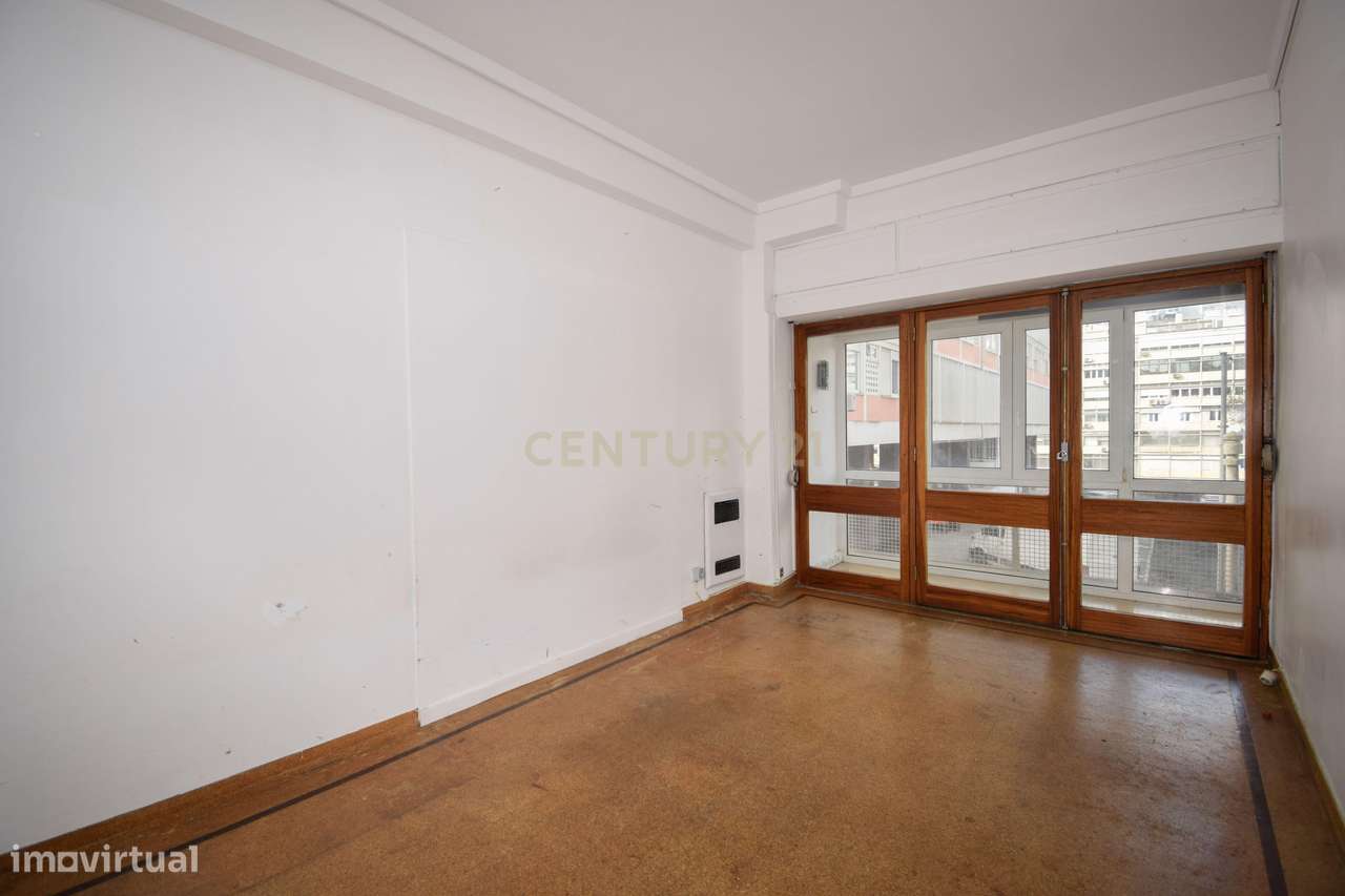 T3+1 com excelentes áreas na carismática e tradicional zona da Estrela - Grande imagem: 1/32