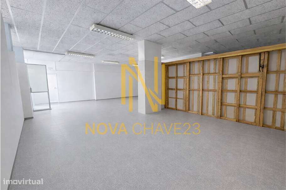 Loja 141m² | 2 Divisões | 2 Wcs | Excelente Potencial de Transformação-2