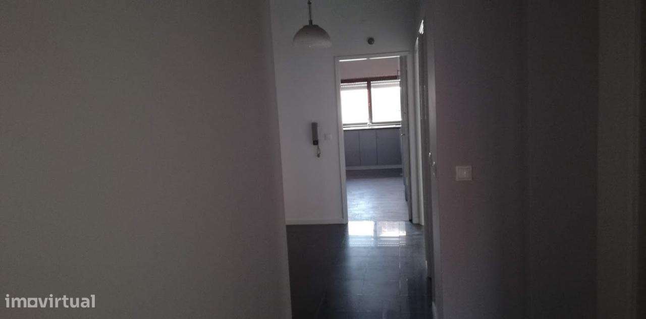 Apartamento T3 com terraço e garagem fechada - Praia - Grande imagem: 5/21