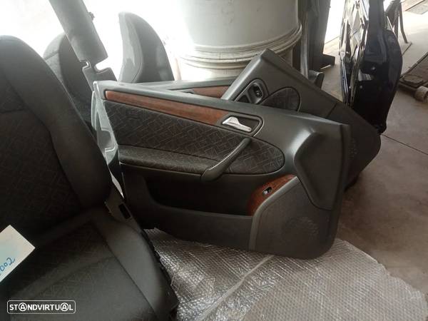 Interior Mercedes-Benz W203 carrinha 2002 - 3