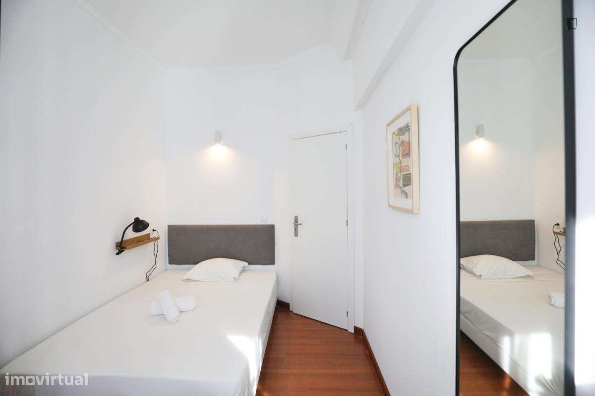 Quarto - localizado em São Sebastião Lisbon - Grande imagem: 5/23