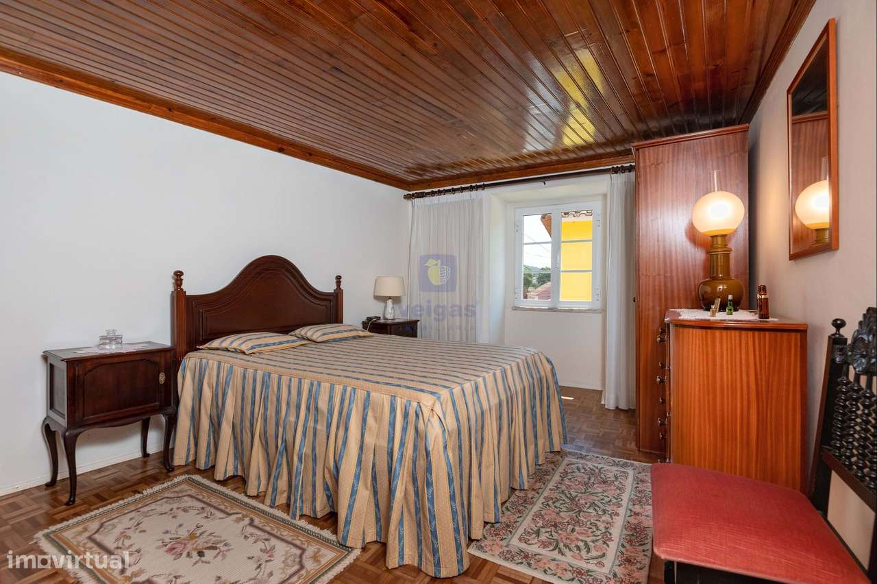 Moradia com Glamour! T4 com Garagem e Terraço no Centro de Vidais-12