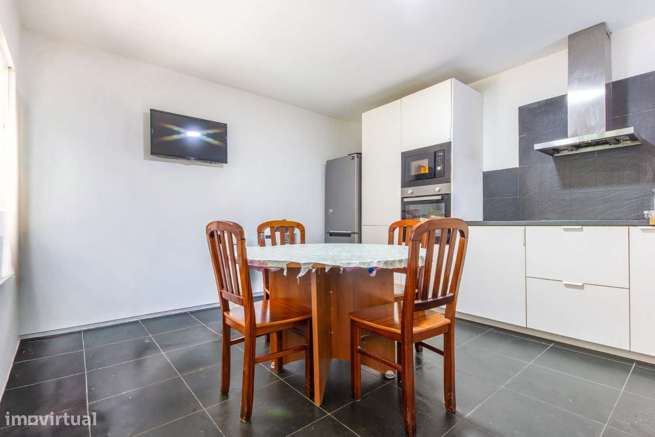 Moradia T2+2 com Anexo Independente, Garagem, Terraço e Adega.-20