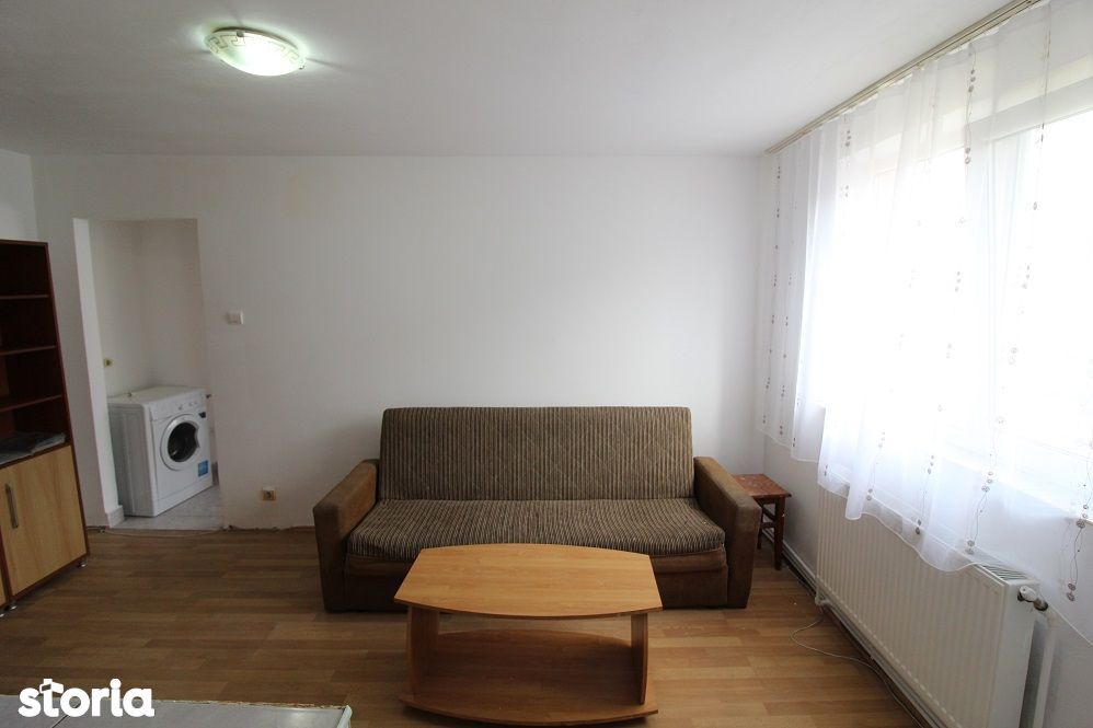 Vând apartament 2 camere în Hunedoara, zona M6-Profi, etaj 2