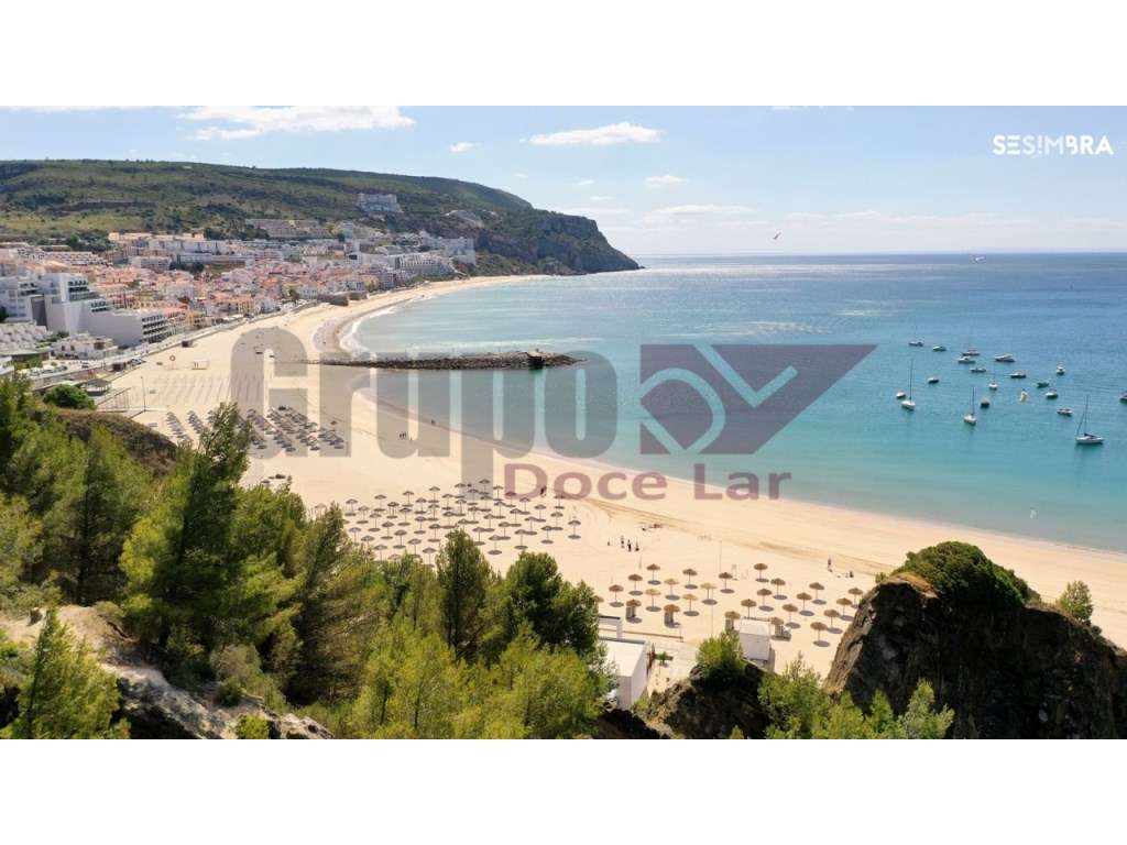 Apartamento T2+1 com Sótão a 350metros da praia de Sesimbra-35