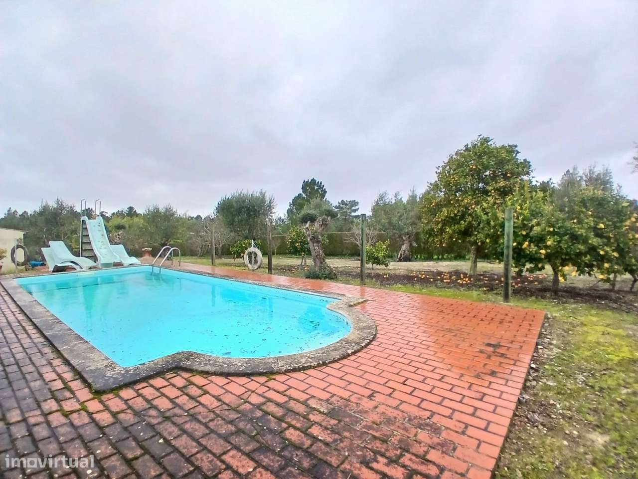 Moradia T4 com Piscina e Terreno Próxima de Constância-0