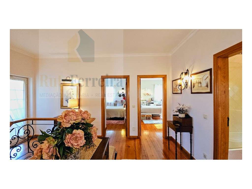 Moradia Isolada com amplo espaço exterior !!-24