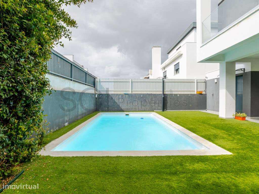 Moradia T4 Quinta de Santa Maria Charneca Piscina e Garagem-7