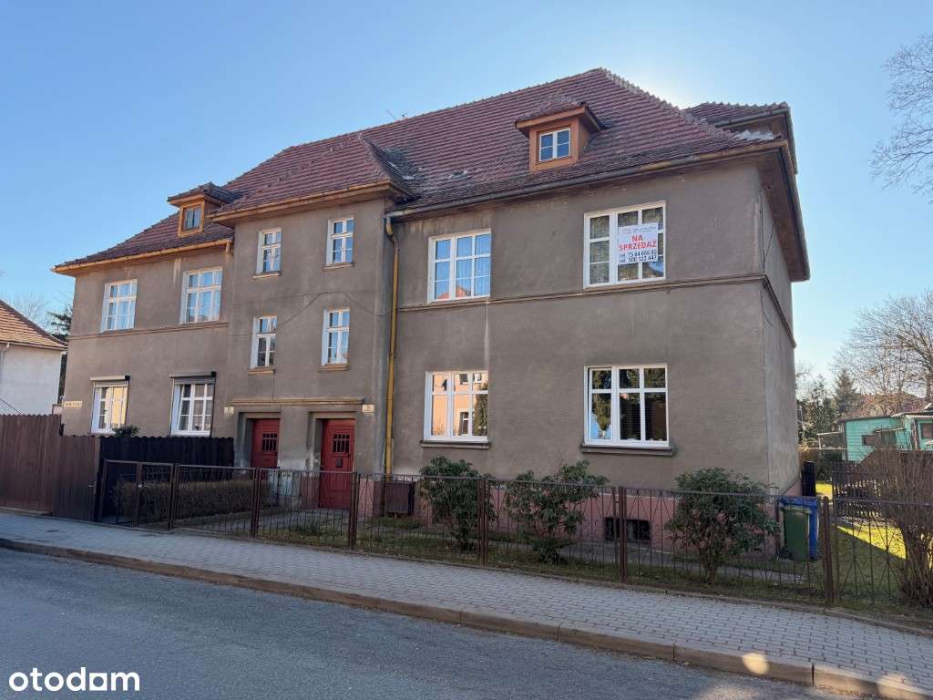 Bezczynszowe mieszkanie z ogródkiem w centrum Jeleniej Góry.-1