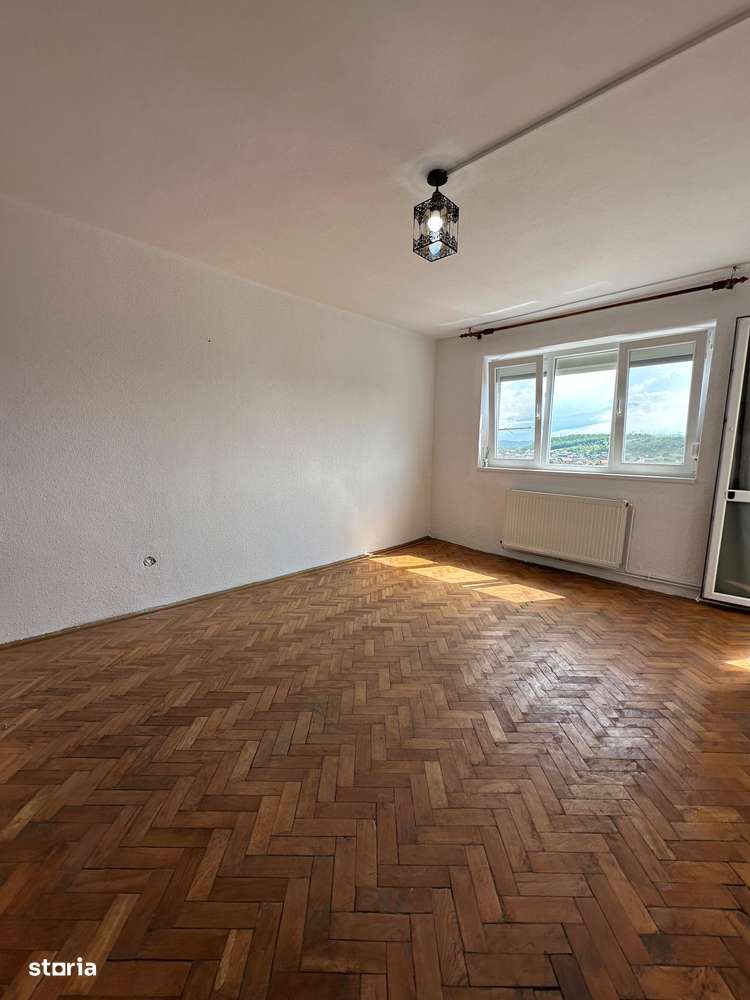 Garsonieră confort 1, localizată în zona de sus a orașului. - Imagine principală: 3/8