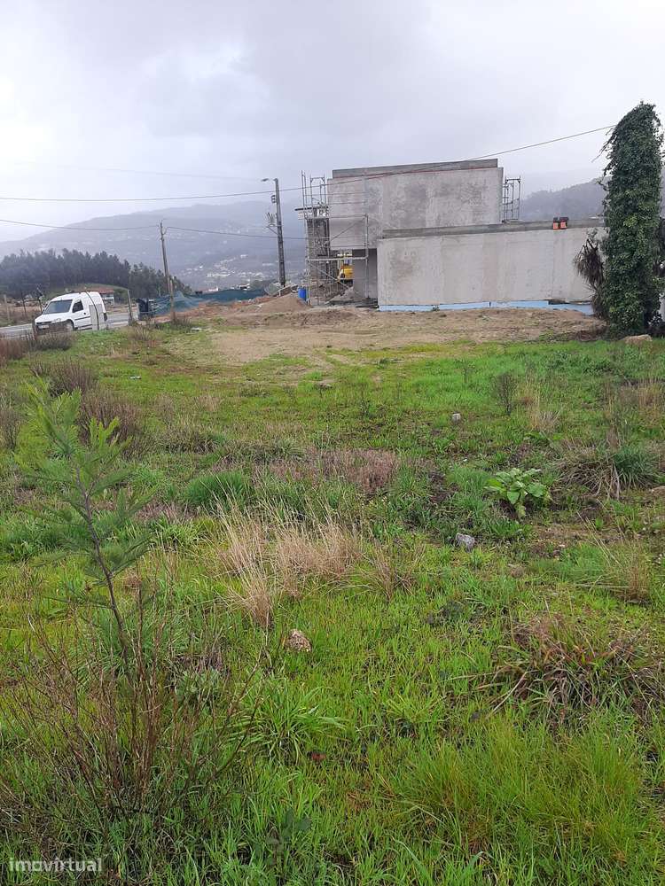 Terreno de 767m² com acesso asfaltado em Castelo de Paiva - Grande imagem: 2/17