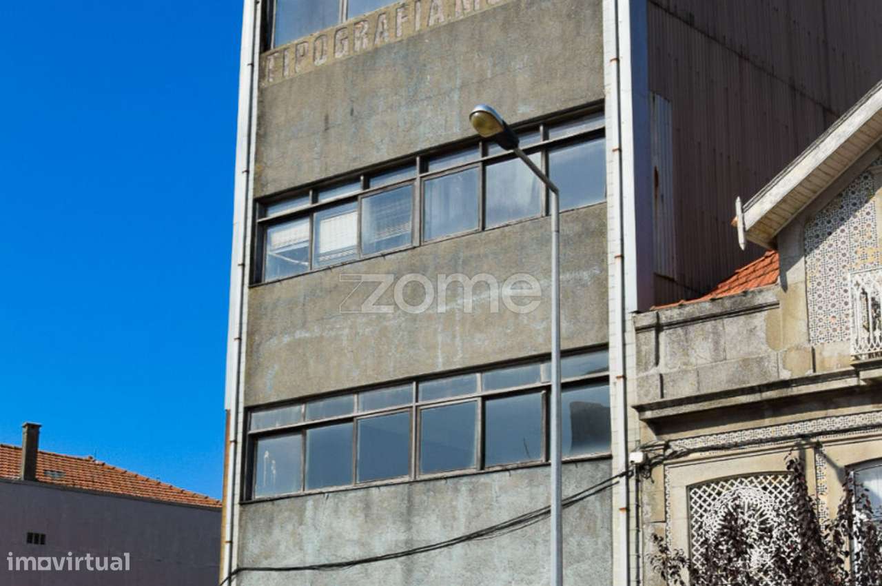 Prédio Para Recuperar junto à Brito Capelo - Grande imagem: 2/26