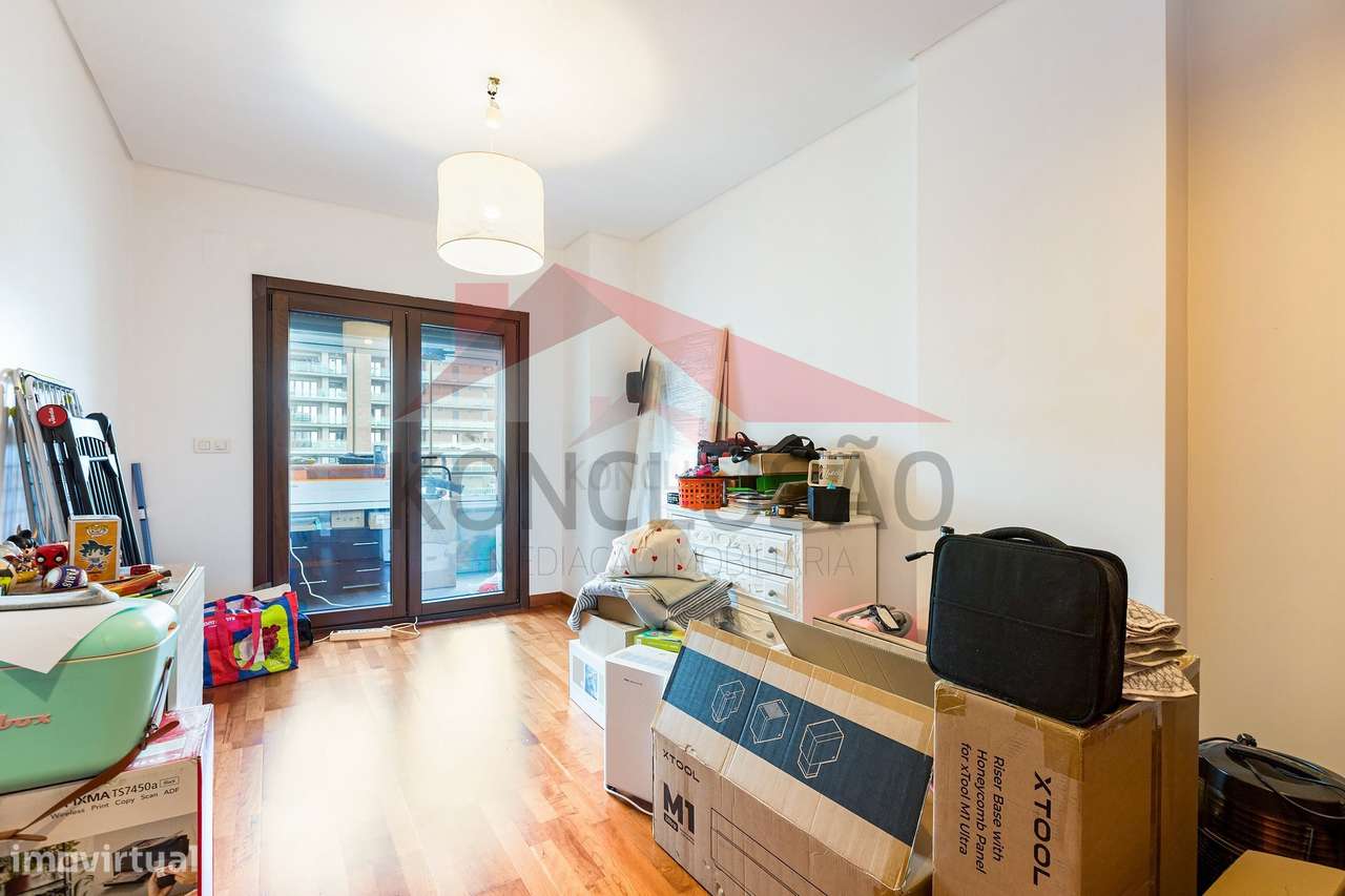 ** Excelente T3 Remodelado na Malvarosa com Garagem para 3 Viaturas...-14