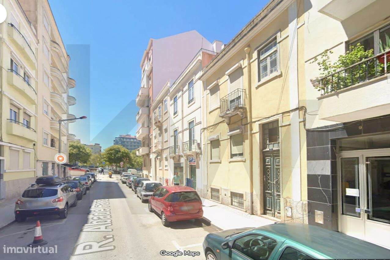 A sua Moradia de Sonho no Coração de Lisboa – Prédio com Jardim Privat-2
