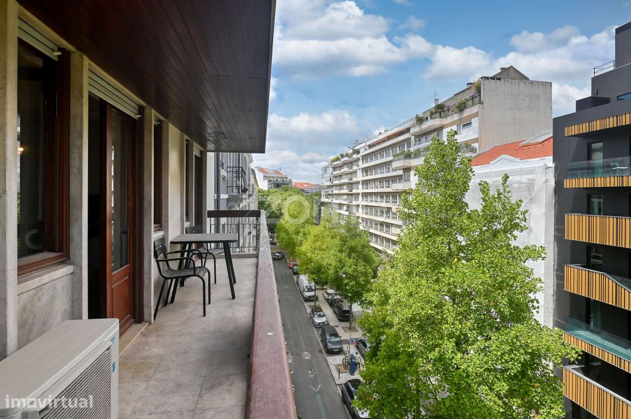 Apt T3 totalmente renovado no centro de Lisboa, junto à Gulbenkian-20