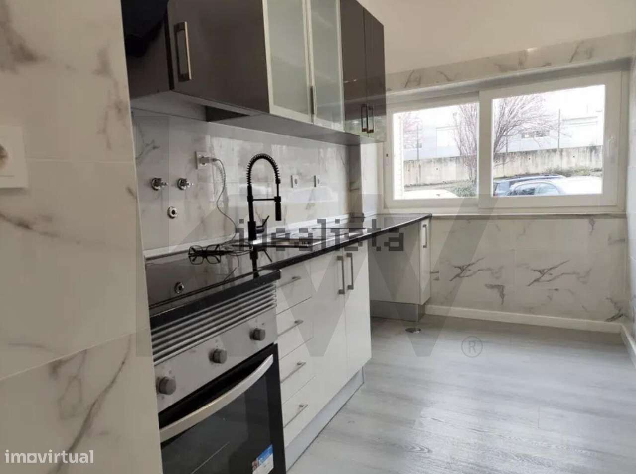 Apartamento T3 à venda no centro do Laranjeiro-14